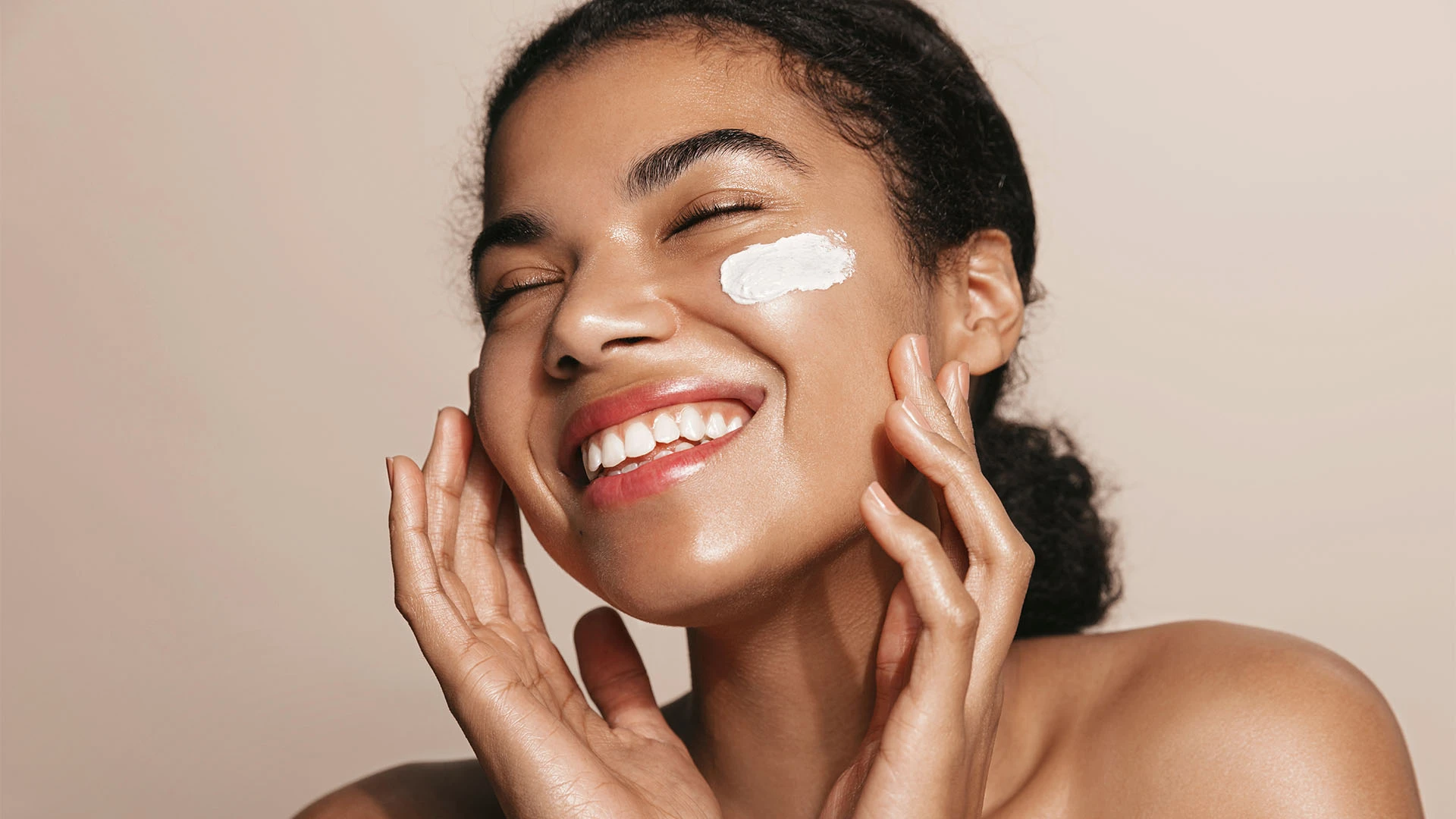 Beautiful woman with skincare cream — Aurora Beauty Lounge Dubai